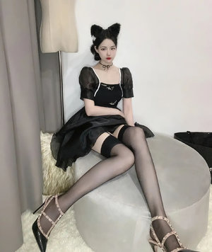 动漫美女光屁股进去