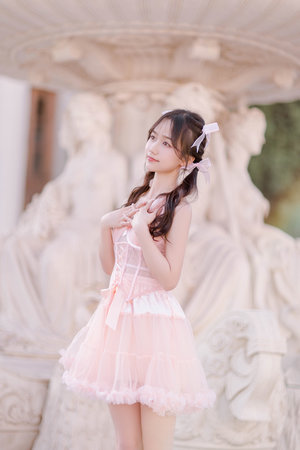 舌吻口交肉丝撕裆站立后入猛操