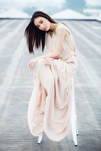 后入女友的嫩屁股