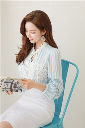 给女人刮毛过程