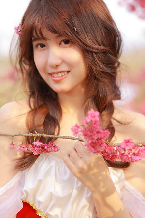 男生把困困塞女生困困